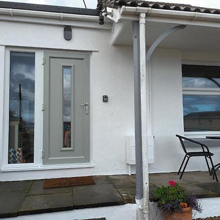 Contemporary One Bed Studio. Sea Views And Parking ウエストワード・ホー エクステリア 写真