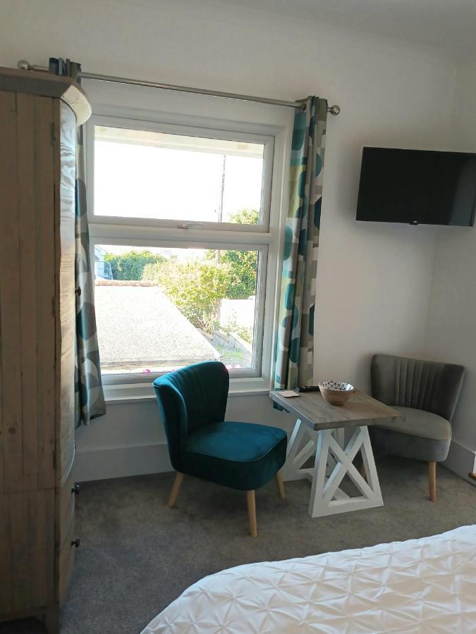 Contemporary One Bed Studio. Sea Views And Parking ウエストワード・ホー エクステリア 写真