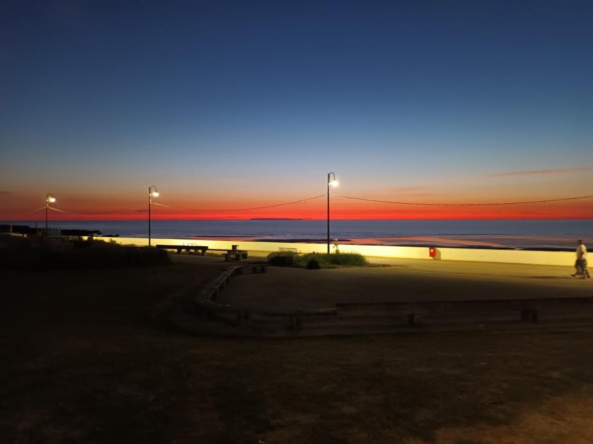 Contemporary One Bed Studio. Sea Views And Parking ウエストワード・ホー エクステリア 写真