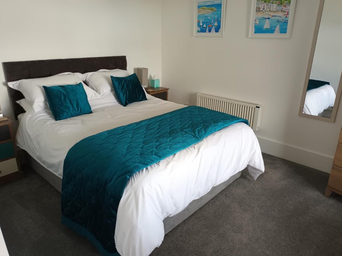 Contemporary One Bed Studio. Sea Views And Parking ウエストワード・ホー エクステリア 写真